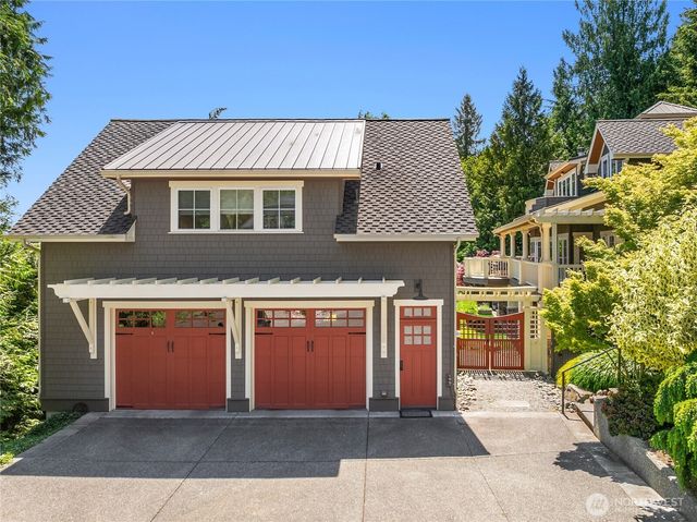 4548 Island Avenue NE, Bainbridge Island, WA 98110