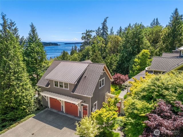 4548 Island Avenue NE, Bainbridge Island, WA 98110