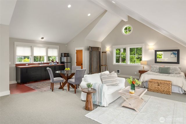 4548 Island Avenue NE, Bainbridge Island, WA 98110