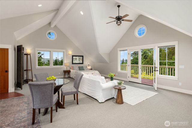 4548 Island Avenue NE, Bainbridge Island, WA 98110