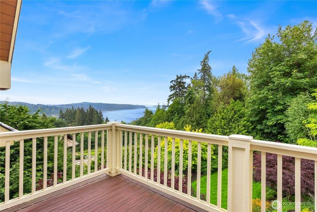 4548 Island Avenue NE, Bainbridge Island, WA 98110