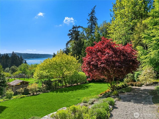 4548 Island Avenue NE, Bainbridge Island, WA 98110