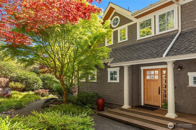 4548 Island Avenue NE, Bainbridge Island, WA 98110