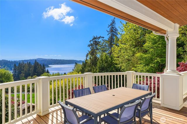 4548 Island Avenue NE, Bainbridge Island, WA 98110