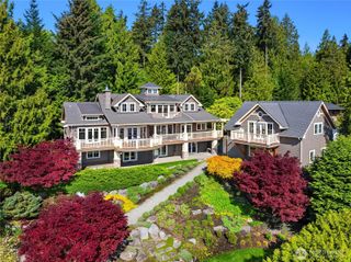 4548 Island Avenue NE, Bainbridge Island, WA 98110