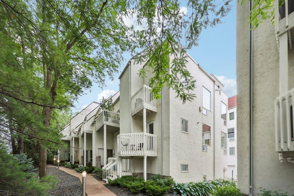 3058 Lake Shore Drive A, Minneapolis, MN 55416
