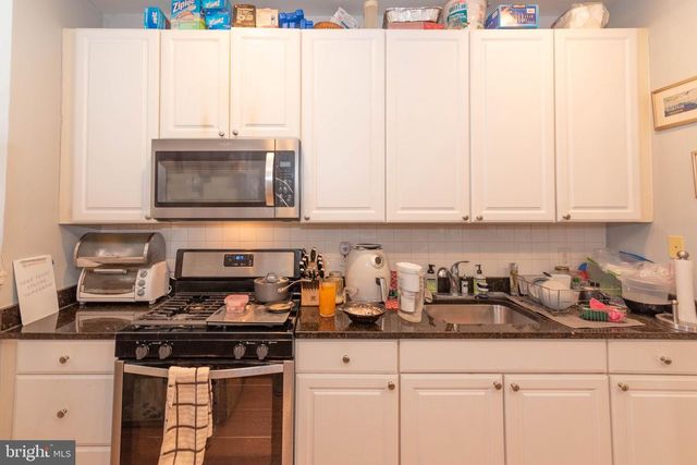 2445 LAKEVIEW AVE, Baltimore, MD 21217