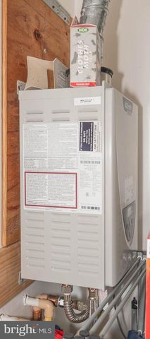 2445 LAKEVIEW AVE, Baltimore, MD 21217