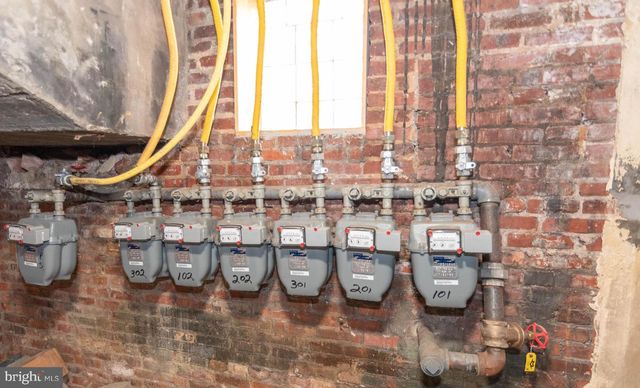 2445 LAKEVIEW AVE, Baltimore, MD 21217