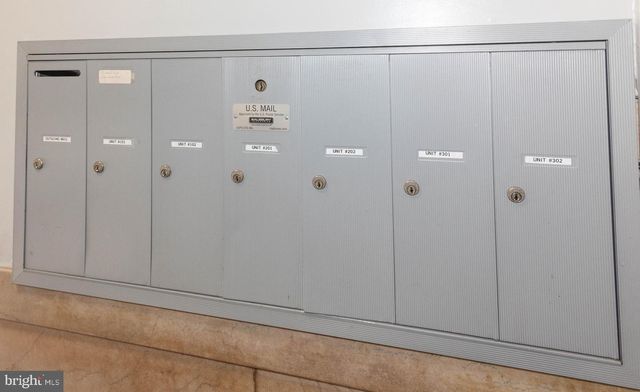 2445 LAKEVIEW AVE, Baltimore, MD 21217