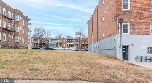 2445 LAKEVIEW AVE, Baltimore, MD 21217