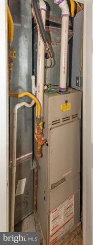 2445 LAKEVIEW AVE, Baltimore, MD 21217