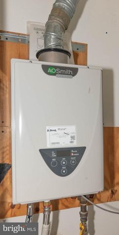 2445 LAKEVIEW AVE, Baltimore, MD 21217