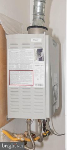 2445 LAKEVIEW AVE, Baltimore, MD 21217