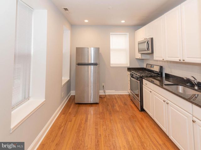 2445 LAKEVIEW AVE, Baltimore, MD 21217