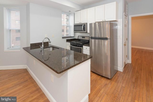 2445 LAKEVIEW AVE, Baltimore, MD 21217