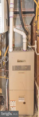 2445 LAKEVIEW AVE, Baltimore, MD 21217