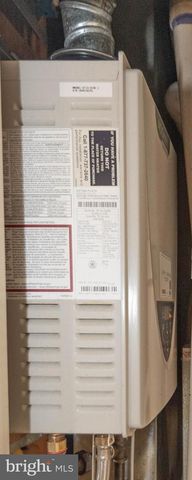 2445 LAKEVIEW AVE, Baltimore, MD 21217