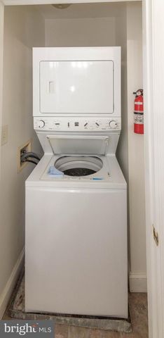 2445 LAKEVIEW AVE, Baltimore, MD 21217