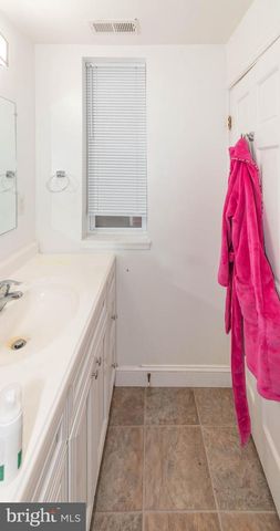 2445 LAKEVIEW AVE, Baltimore, MD 21217