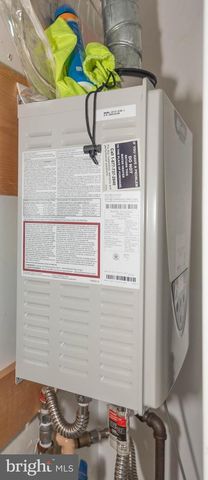 2445 LAKEVIEW AVE, Baltimore, MD 21217