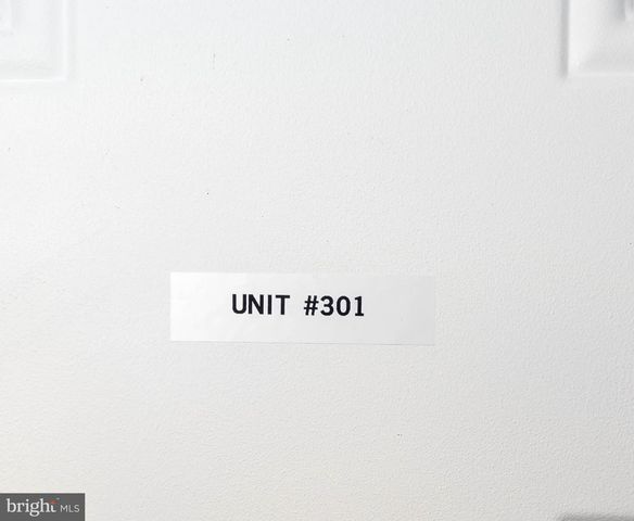 2445 LAKEVIEW AVE, Baltimore, MD 21217