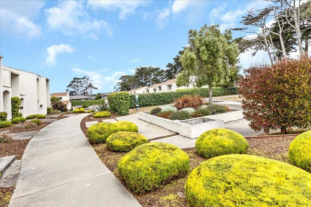 3137 Seacrest Avenue 17, Marina, CA 93933