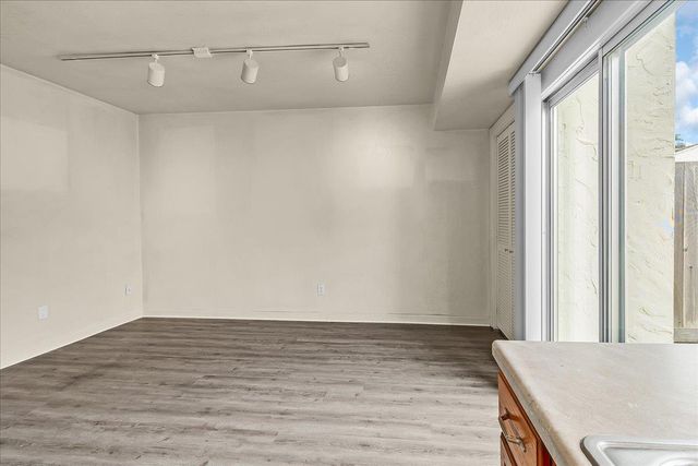 3137 Seacrest Avenue 17, Marina, CA 93933