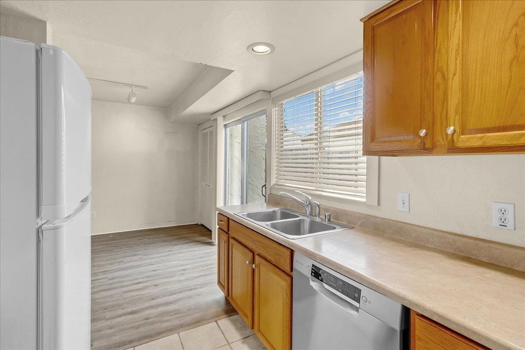 3137 Seacrest Avenue 17, Marina, CA 93933