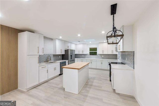 2715 Ellen Way, Decatur, GA 30032