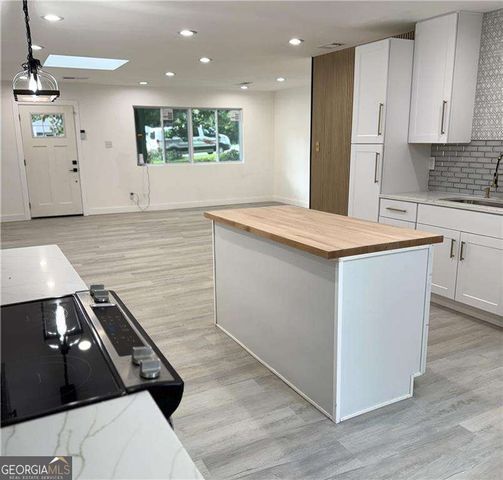 2715 Ellen Way, Decatur, GA 30032