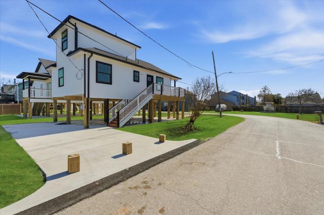 230 S Y Street, La Porte, TX 77571