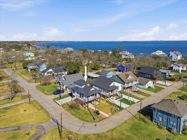 230 S Y Street, La Porte, TX 77571