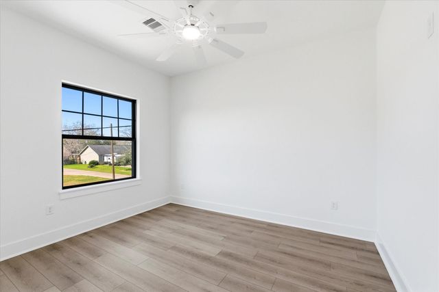 230 S Y Street, La Porte, TX 77571