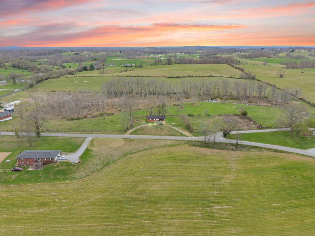 2690 Pond School Road, Kings Mountain, KY 40442