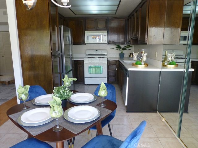 17914 Magnolia Boulevard 127, Encino, CA 91316