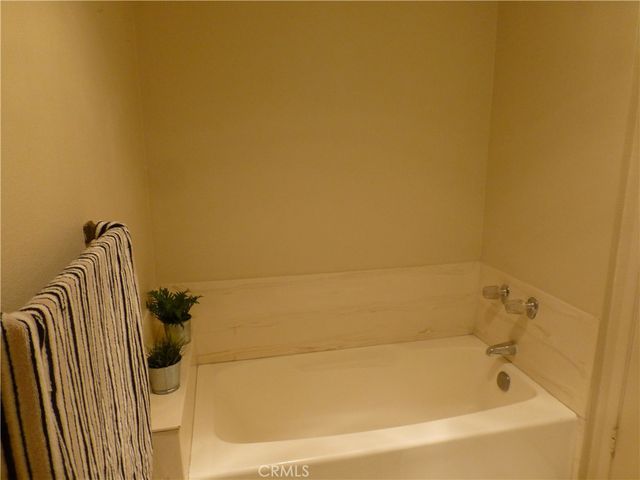 17914 Magnolia Boulevard 127, Encino, CA 91316