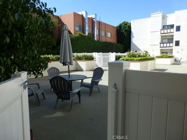 17914 Magnolia Boulevard 127, Encino, CA 91316