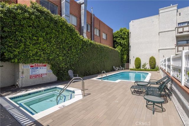 17914 Magnolia Boulevard 127, Encino, CA 91316