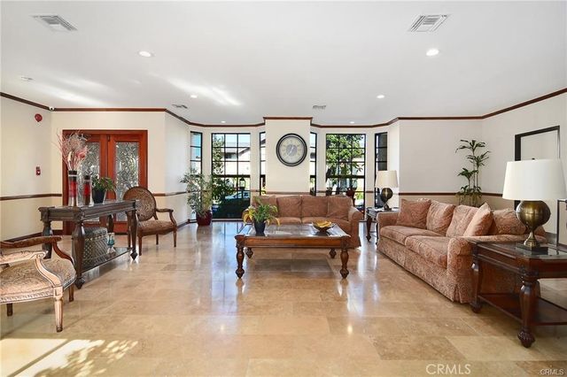 17914 Magnolia Boulevard 127, Encino, CA 91316