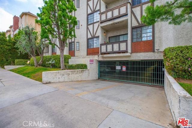 17914 Magnolia Boulevard 127, Encino, CA 91316