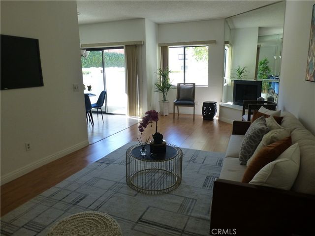 17914 Magnolia Boulevard 127, Encino, CA 91316