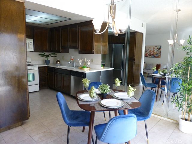 17914 Magnolia Boulevard 127, Encino, CA 91316