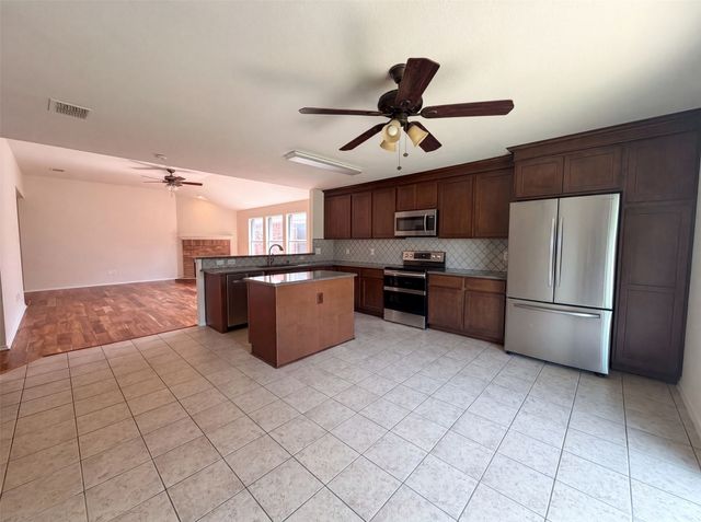 9100 Chisholm Trail, Cross Roads, TX 76227