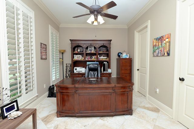 187 Regal Row, Houma, LA 70360