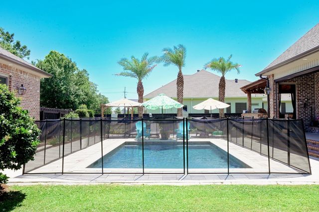 187 Regal Row, Houma, LA 70360