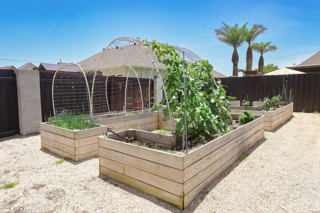 187 Regal Row, Houma, LA 70360