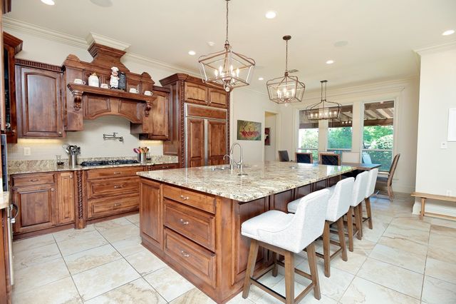 187 Regal Row, Houma, LA 70360