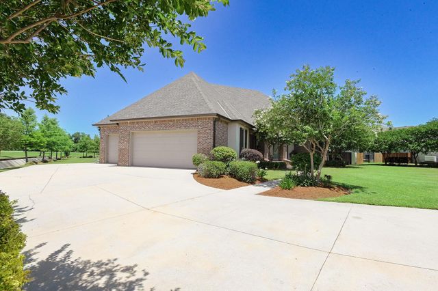 187 Regal Row, Houma, LA 70360