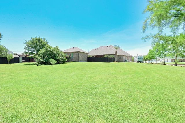 187 Regal Row, Houma, LA 70360